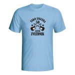 Tako izgleda 50. letni zvezdnik, majica z lastnim napisom