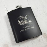 Čutara za žganje, črna inoks floharca z gravuro