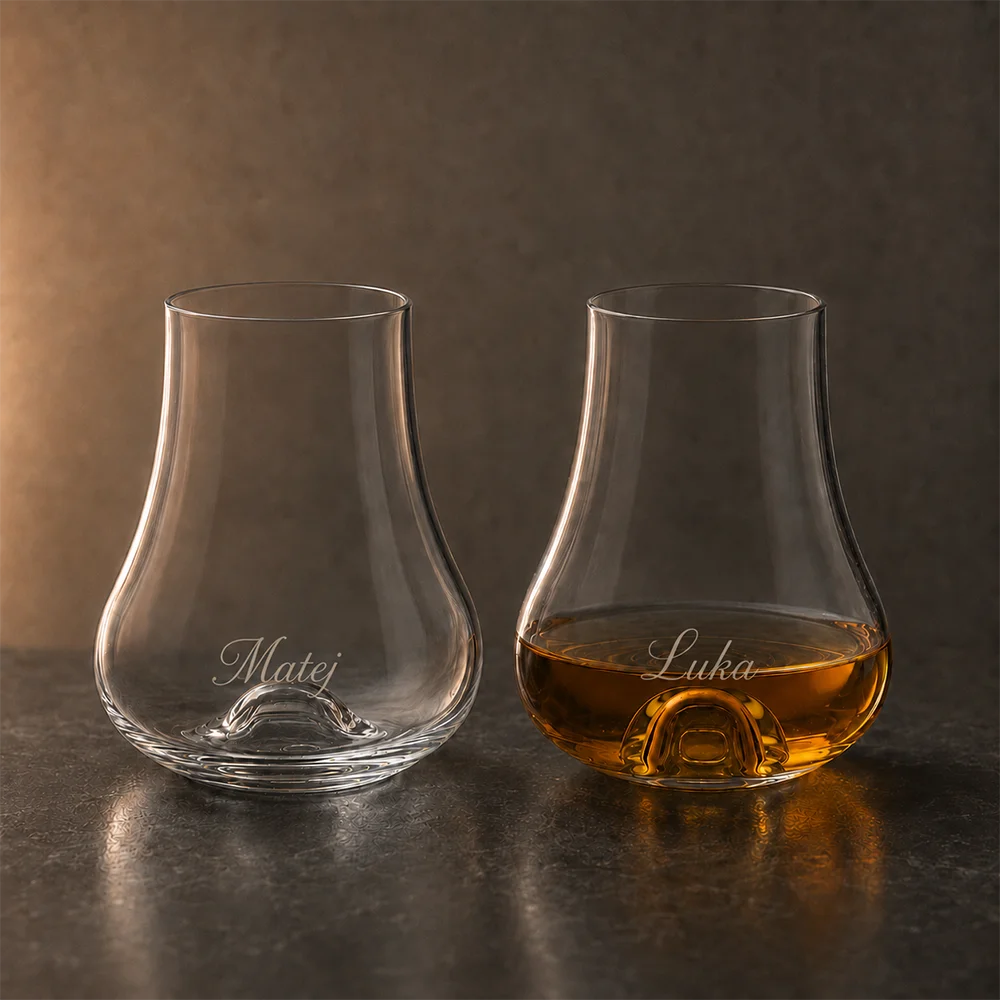 Kozarci za whisky in rum z gravuro auris